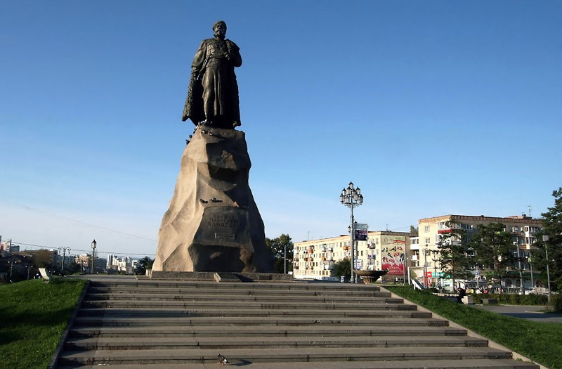 Памятник Ерофею Хабарову 