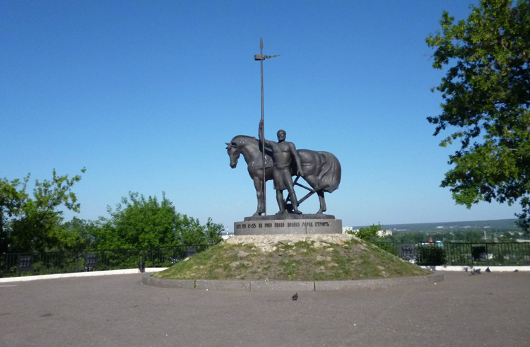 Памятник «Первопоселенец»