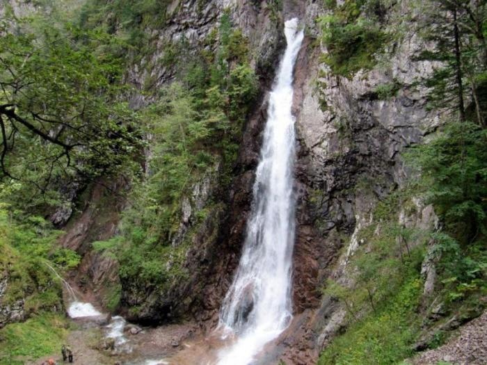 Водопад Большой Амгинский (Черный шаман)