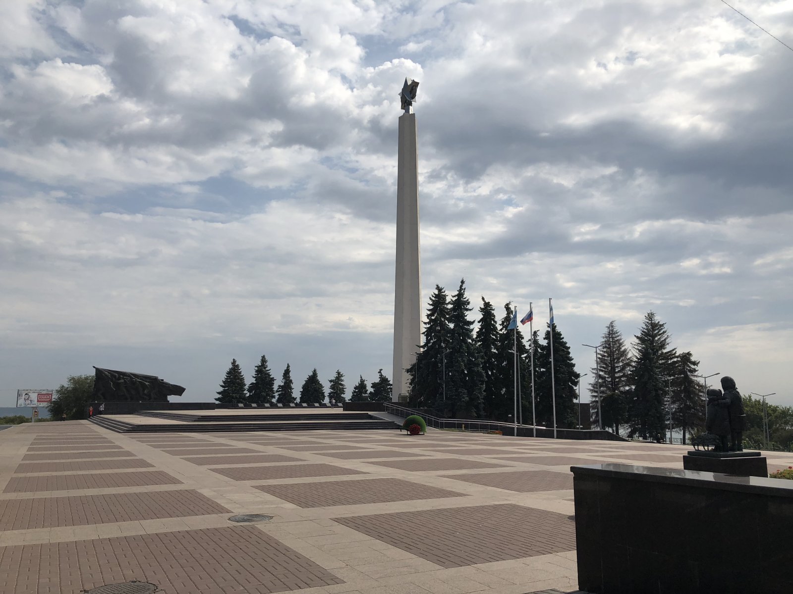 Мемориал на площади Победы