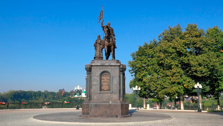 Памятник князю Владимиру и святителю Федору
