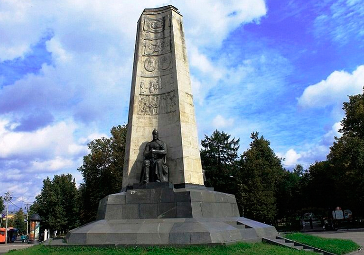 Памятник в честь 850-летия города Владимир